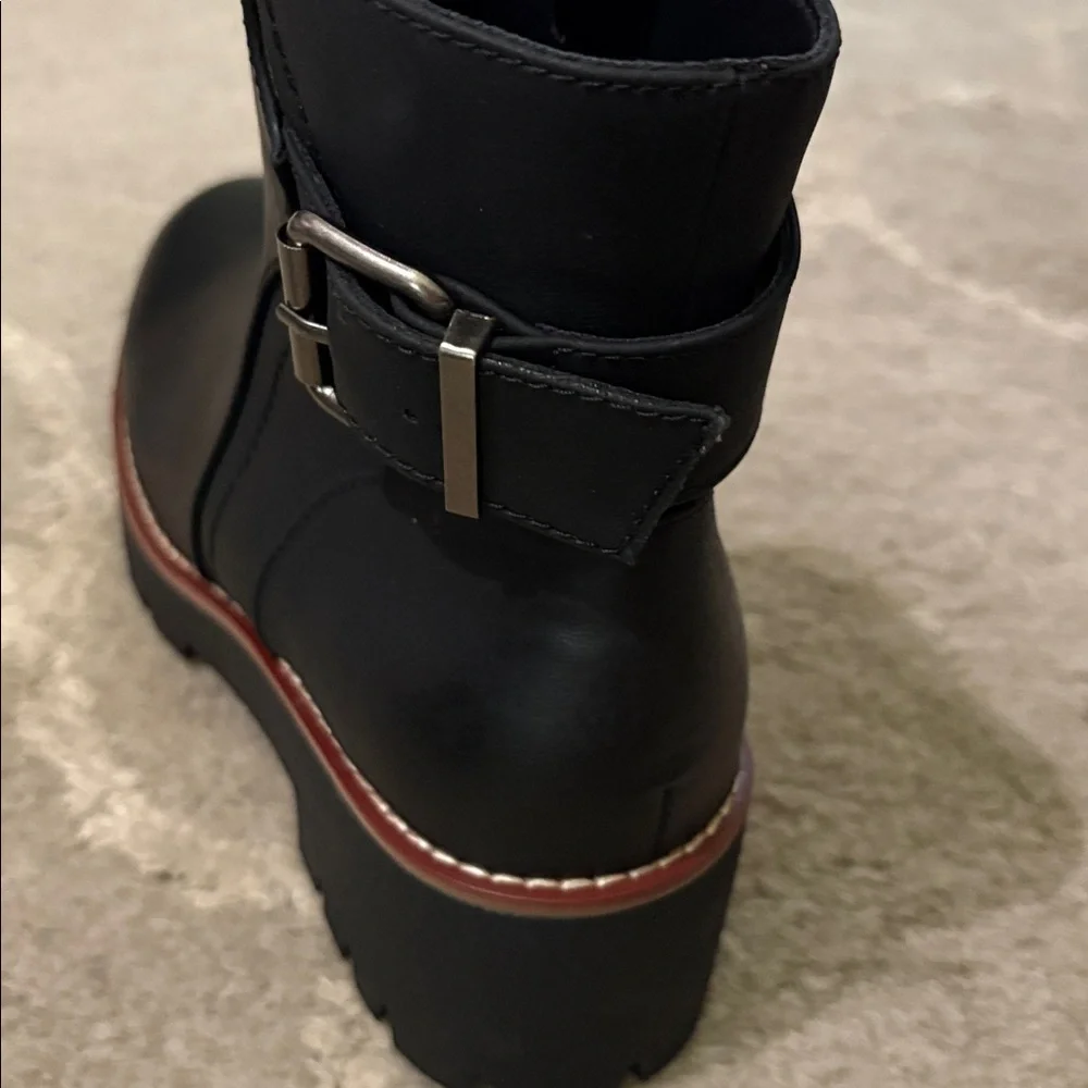 Aqua College Desiree Lug nubuck black ankle chunky boot Size 7